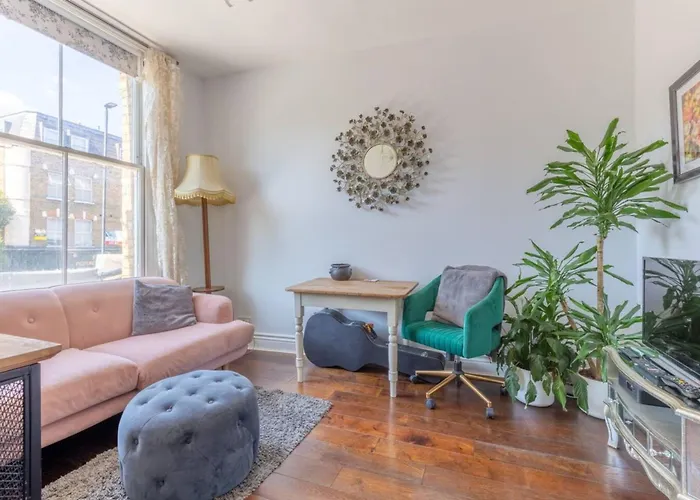 Cheerful 1 Bedroom Flat In The Heart Of North London