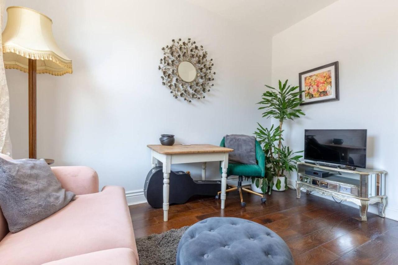 Cheerful 1 Bedroom Flat In The Heart Of North *